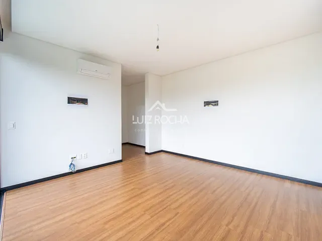 Casa com 747m² 4 quartos e 6 banheiros, à venda, no bairro Granja Viana em Carapicuíba