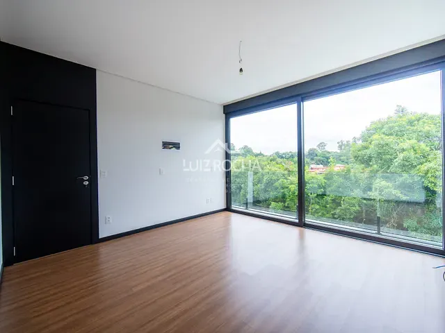Casa com 747m² 4 quartos e 6 banheiros, à venda, no bairro Granja Viana em Carapicuíba