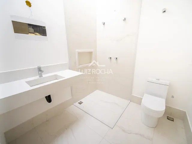 Casa com 747m² 4 quartos e 6 banheiros, à venda, no bairro Granja Viana em Carapicuíba