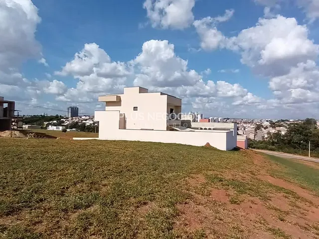 Casa com 200m² 3 quartos e 4 banheiros, à venda, no bairro Wanel Ville em Sorocaba