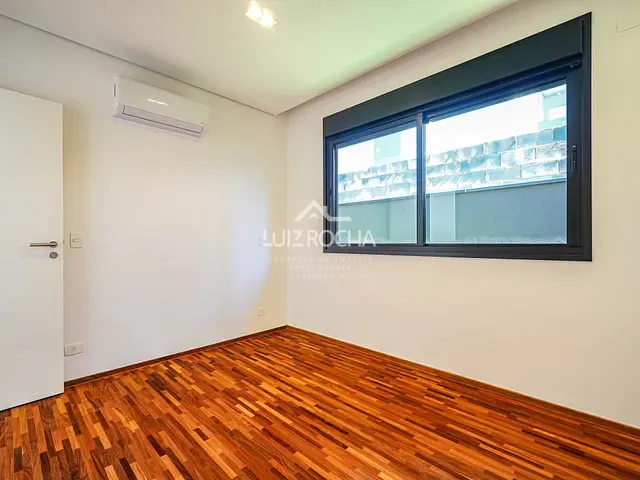 Casa com 693m² 3 quartos e 5 banheiros, à venda, no bairro Granja Viana em Carapicuíba