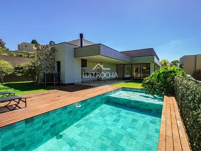 Casa com 693m² 3 quartos e 5 banheiros, à venda, no bairro Granja Viana em Carapicuíba