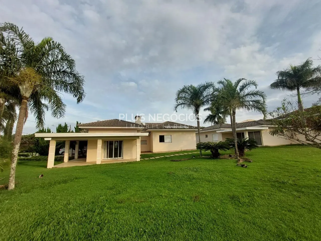 Casa, 3 quartos, 325 m² - Foto 1