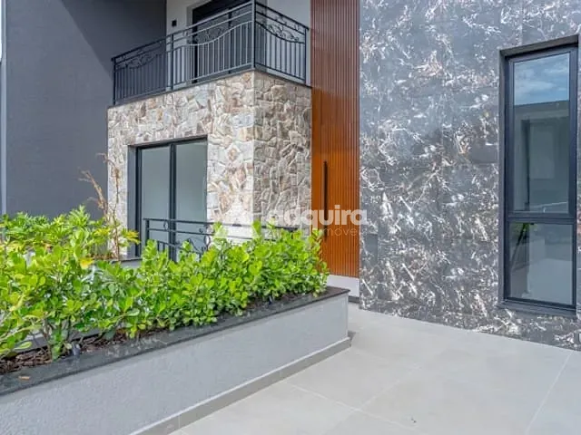 Casa com 320m² 3 quartos e 3 banheiros, à venda, no bairro Colônia Dona Luíza em Ponta Grossa