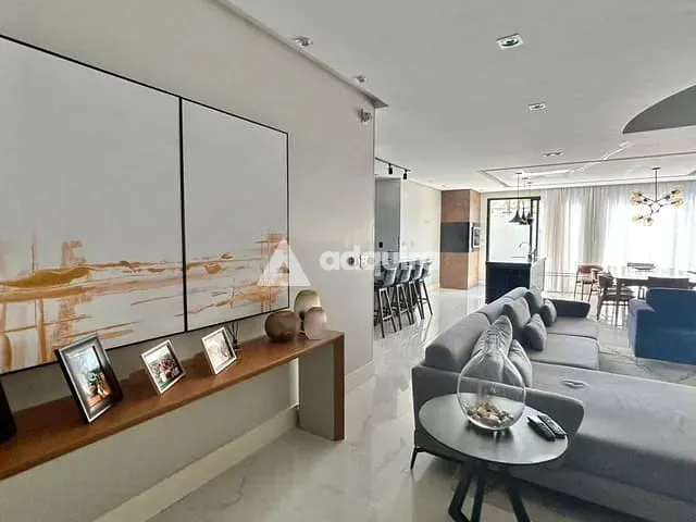 Casa com 324m² 3 quartos e 4 banheiros, à venda, no bairro Jardim Carvalho em Ponta Grossa