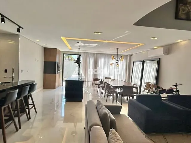 Casa com 324m² 3 quartos e 4 banheiros, à venda, no bairro Jardim Carvalho em Ponta Grossa