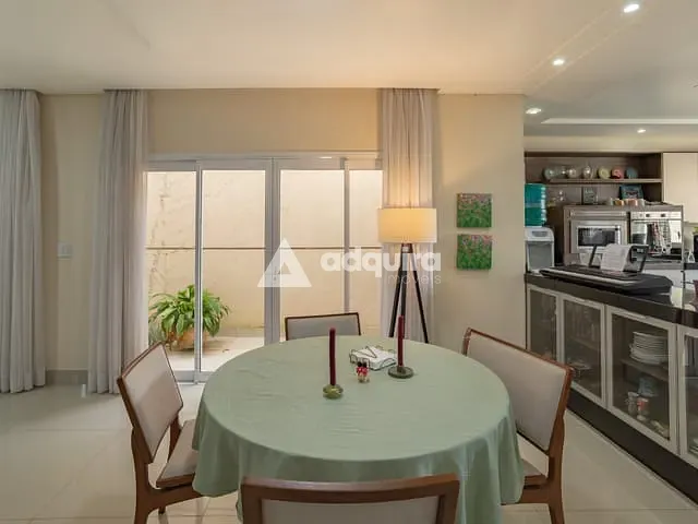 Casa com 300m² 4 quartos e 6 banheiros, à venda, no bairro Oficinas em Ponta Grossa