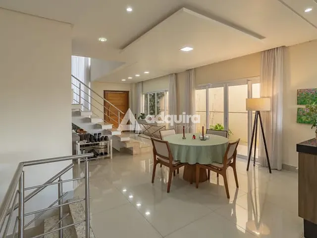 Casa com 300m² 4 quartos e 6 banheiros, à venda, no bairro Oficinas em Ponta Grossa