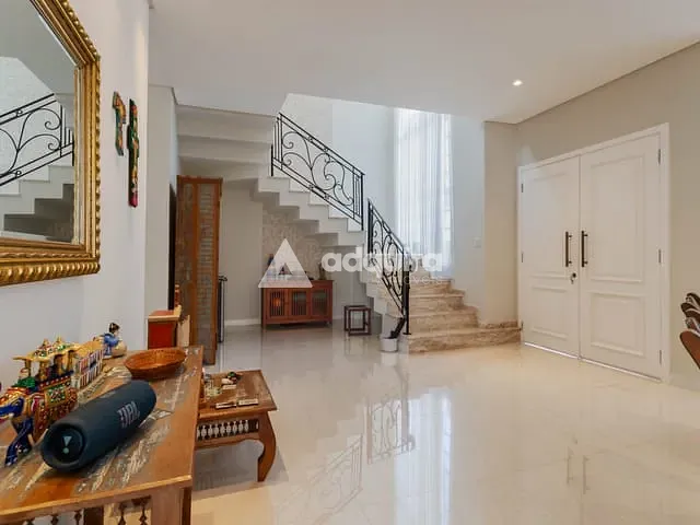Casa com 930m² 3 quartos e 4 banheiros, à venda, no bairro Orfãs em Ponta Grossa