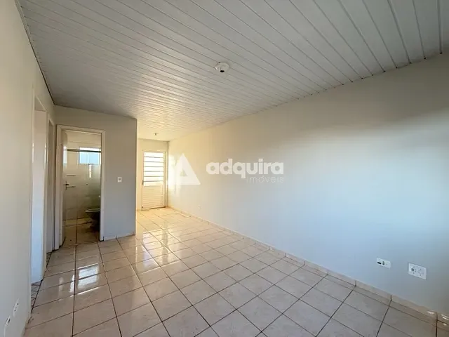 Casa 2 quartos e 1 banheiro, para alugar, no bairro Uvaranas em Ponta Grossa