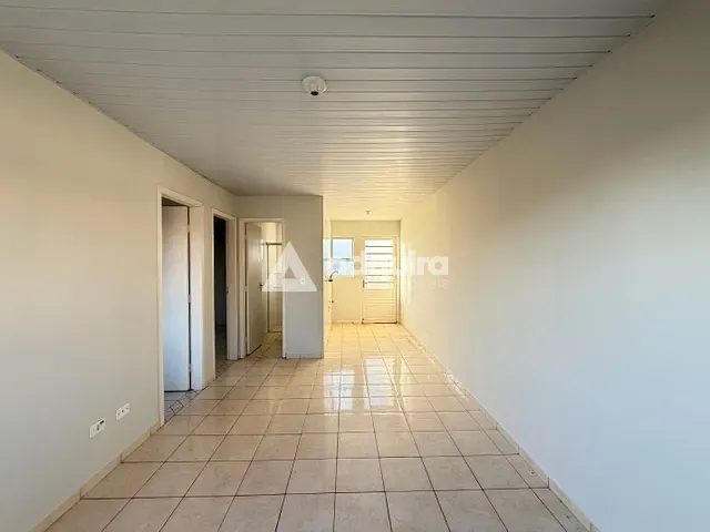 Casa 2 quartos e 1 banheiro, para alugar, no bairro Uvaranas em Ponta Grossa