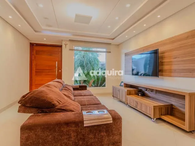 Casa com 300m² 4 quartos e 3 banheiros, à venda, no bairro Neves em Ponta Grossa
