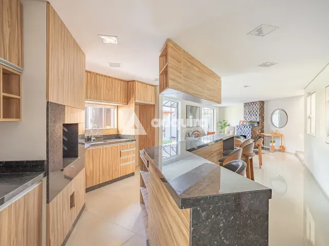 Casa com 300m² 3 quartos e 4 banheiros, à venda, no bairro Neves em Ponta Grossa