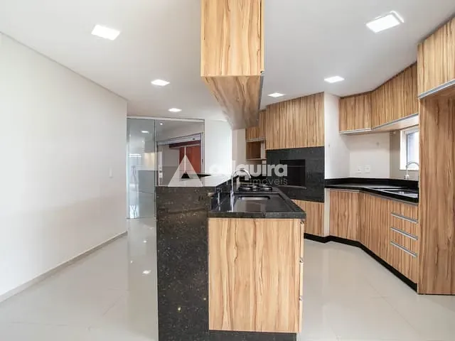 Casa com 300m² 3 quartos e 4 banheiros, à venda, no bairro Neves em Ponta Grossa