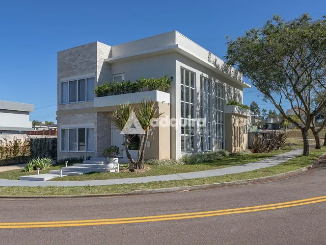 Casa com 320m² 3 quartos e 3 banheiros, à venda, no bairro Jardim Carvalho em Ponta Grossa