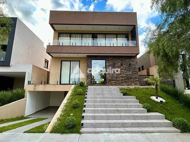 Casa com 300m² 3 quartos e 4 banheiros, à venda, no bairro Jardim Carvalho em Ponta Grossa