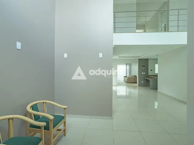 Casa com 323m² 3 quartos e 4 banheiros, à venda, no bairro Jardim Carvalho em Ponta Grossa