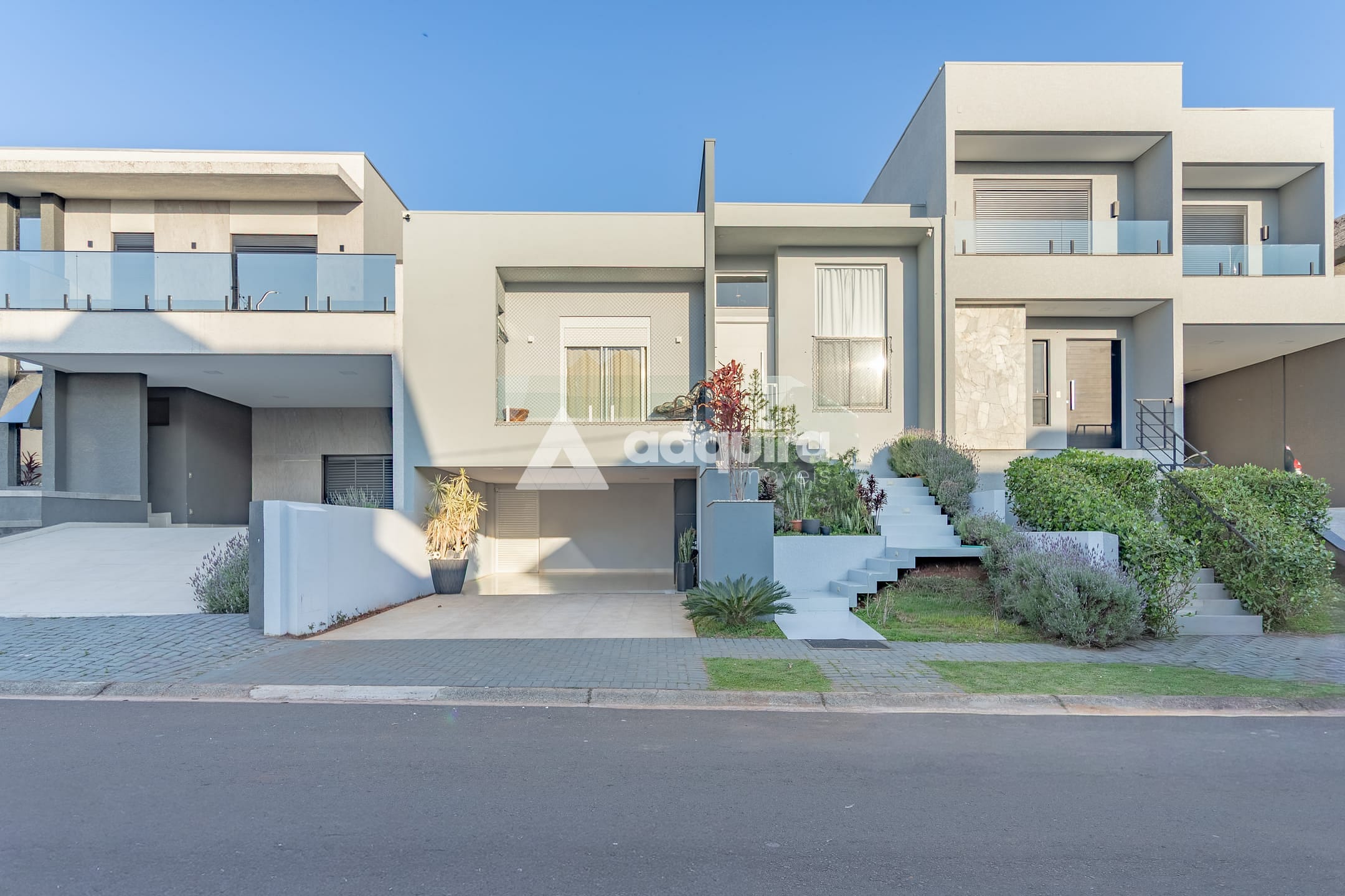 Casa, 3 quartos, 212 m² - Foto 1