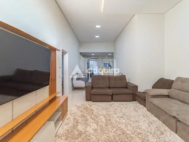 Casa com 300m² 3 quartos e 4 banheiros, à venda, no bairro Colônia Dona Luíza em Ponta Grossa