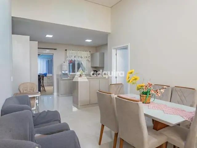 Casa com 300m² 3 quartos e 4 banheiros, à venda, no bairro Colônia Dona Luíza em Ponta Grossa