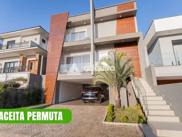 Casa 4 quartos e 5 banheiros, à venda, no bairro Colônia Dona Luíza em Ponta Grossa