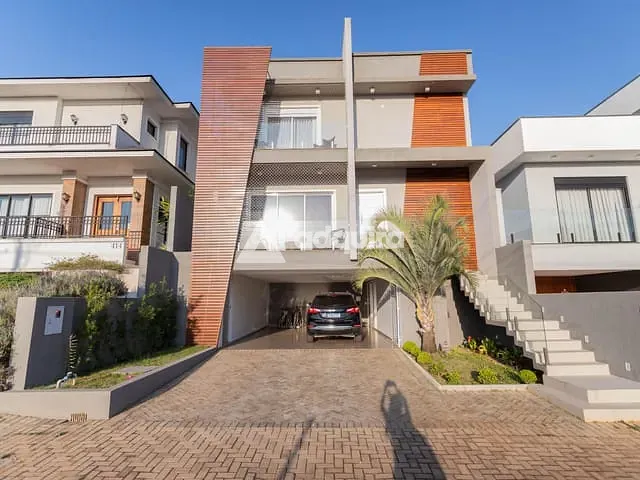 Casa 4 quartos e 5 banheiros, à venda, no bairro Colônia Dona Luíza em Ponta Grossa