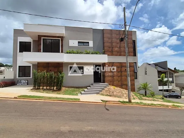 Casa com 345m² 4 quartos e 4 banheiros, à venda ou para alugar, no bairro Colônia Dona Luíza em Ponta Grossa