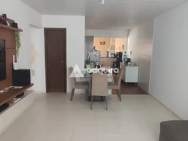 Casa 2 quartos e 1 banheiro, à venda, no bairro Uvaranas em Ponta Grossa