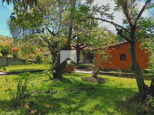 Chácara com 110m² 3 quartos e 1 banheiro, à venda, no bairro Centro (Pachecos) em Itaboraí