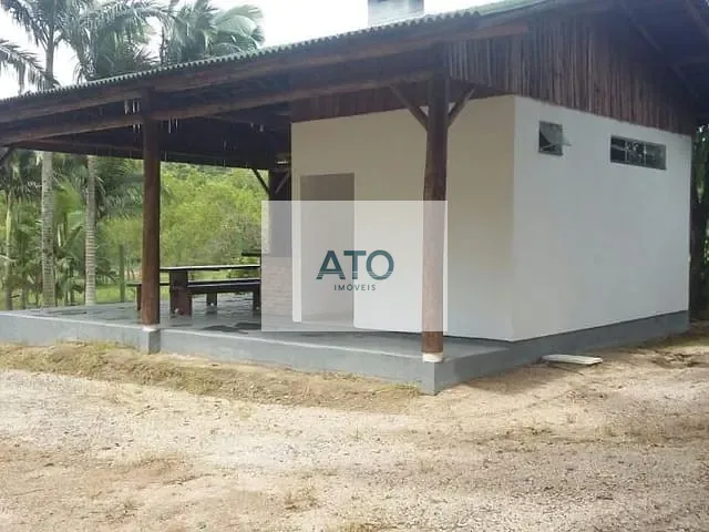 Chácara com 200m², à venda, no bairro NOVA DESCOBERTA em Tijucas