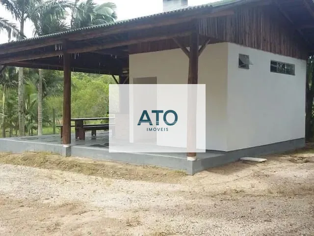 Chácara com 200m², à venda, no bairro NOVA DESCOBERTA em Tijucas