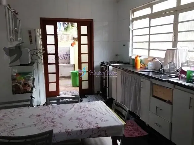 Chácara com 1050m² 4 quartos e 5 banheiros, à venda, no bairro Jardim Estância Brasil em Atibaia