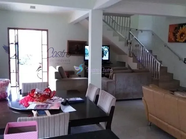 Chácara com 1050m² 4 quartos e 5 banheiros, à venda, no bairro Jardim Estância Brasil em Atibaia