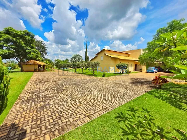 Chácara com 4001m² 6 quartos e 8 banheiros, à venda, no bairro Estancia Aroeira em Trindade