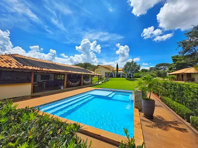 Chácara com 4001m² 6 quartos e 8 banheiros, à venda, no bairro Estancia Aroeira em Trindade