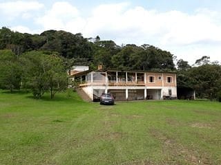 Foto do Chácara-Chácara à venda, com 144.000m² com Plantas frutíferas, espaço gramado, 3 lagos com nascentes, Casa com 4 Dorm, lareira e muito mais -  Embu-Guaçu, SP