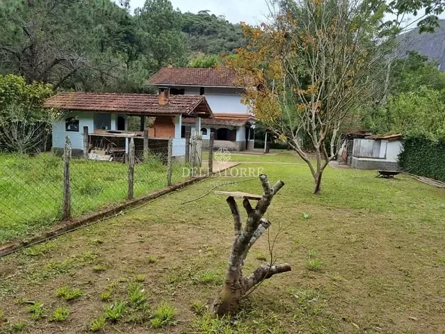 Chácara com 4000m² 5 quartos e 2 banheiros, à venda, no bairro Campo do Coelho em Nova Friburgo