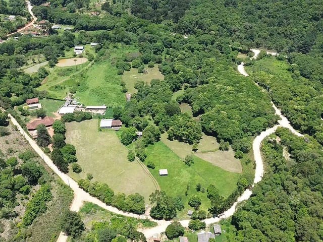 Chácara 4 quartos e 3 banheiros, à venda, no bairro campo magro em Campo Magro