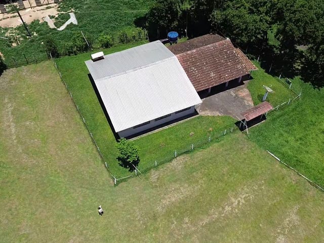 Chácara 4 quartos e 3 banheiros, à venda, no bairro campo magro em Campo Magro