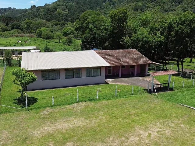 Chácara 4 quartos e 3 banheiros, à venda, no bairro campo magro em Campo Magro