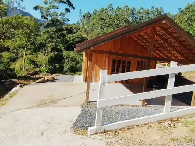 Chácara com 5000m² 2 quartos e 1 banheiro, à venda, no bairro Área Rural de Tijucas em Tijucas