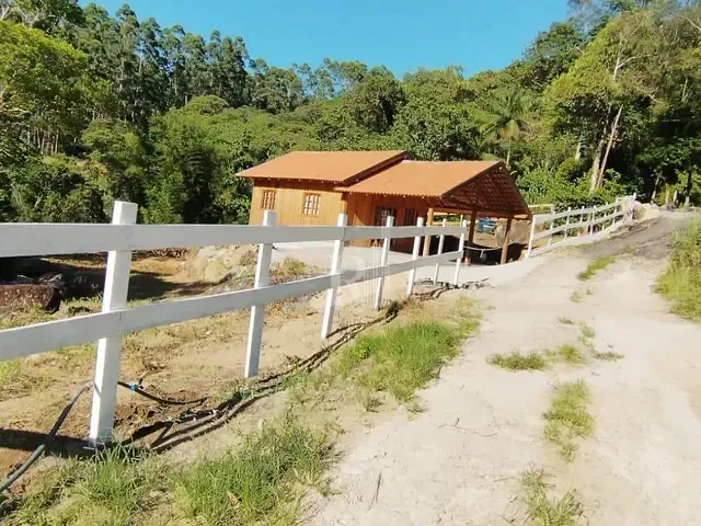 Chácara com 5000m² 2 quartos e 1 banheiro, à venda, no bairro Área Rural de Tijucas em Tijucas