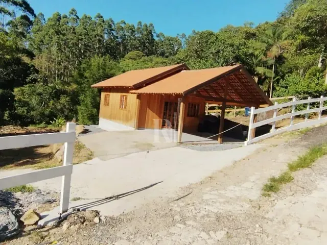 Chácara com 5000m² 2 quartos e 1 banheiro, à venda, no bairro Área Rural de Tijucas em Tijucas