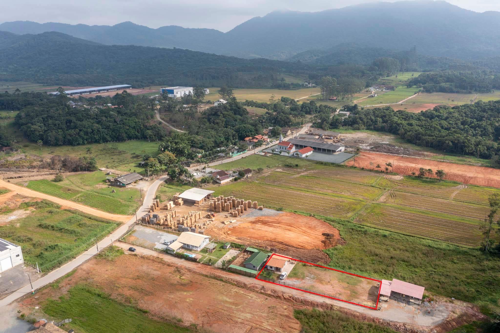 Chácara, 3 quartos, 1100 m² - Foto 1