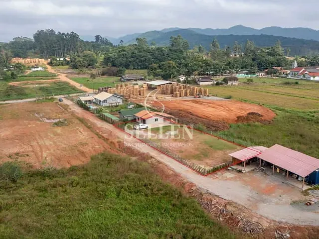 Chácara com 1100m² 3 quartos e 2 banheiros, à venda, no bairro Rio do Meio em Camboriú