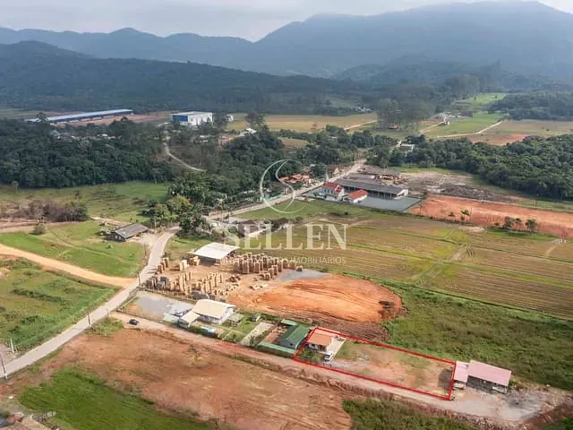 Chácara com 1100m² 3 quartos e 2 banheiros, à venda, no bairro Rio do Meio em Camboriú