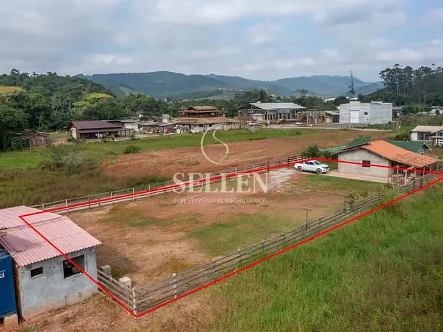 Chácara com 1100m² 3 quartos e 2 banheiros, à venda, no bairro Rio do Meio em Camboriú