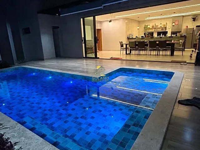 Chácara com 1400m² 4 quartos e 5 banheiros, à venda, no bairro Setor Central em Indiara