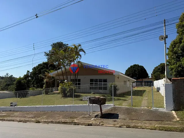 Chácara 3 quartos e 4 banheiros, à venda ou para alugar, no bairro Monte Bianco em Araçoiaba da Serra