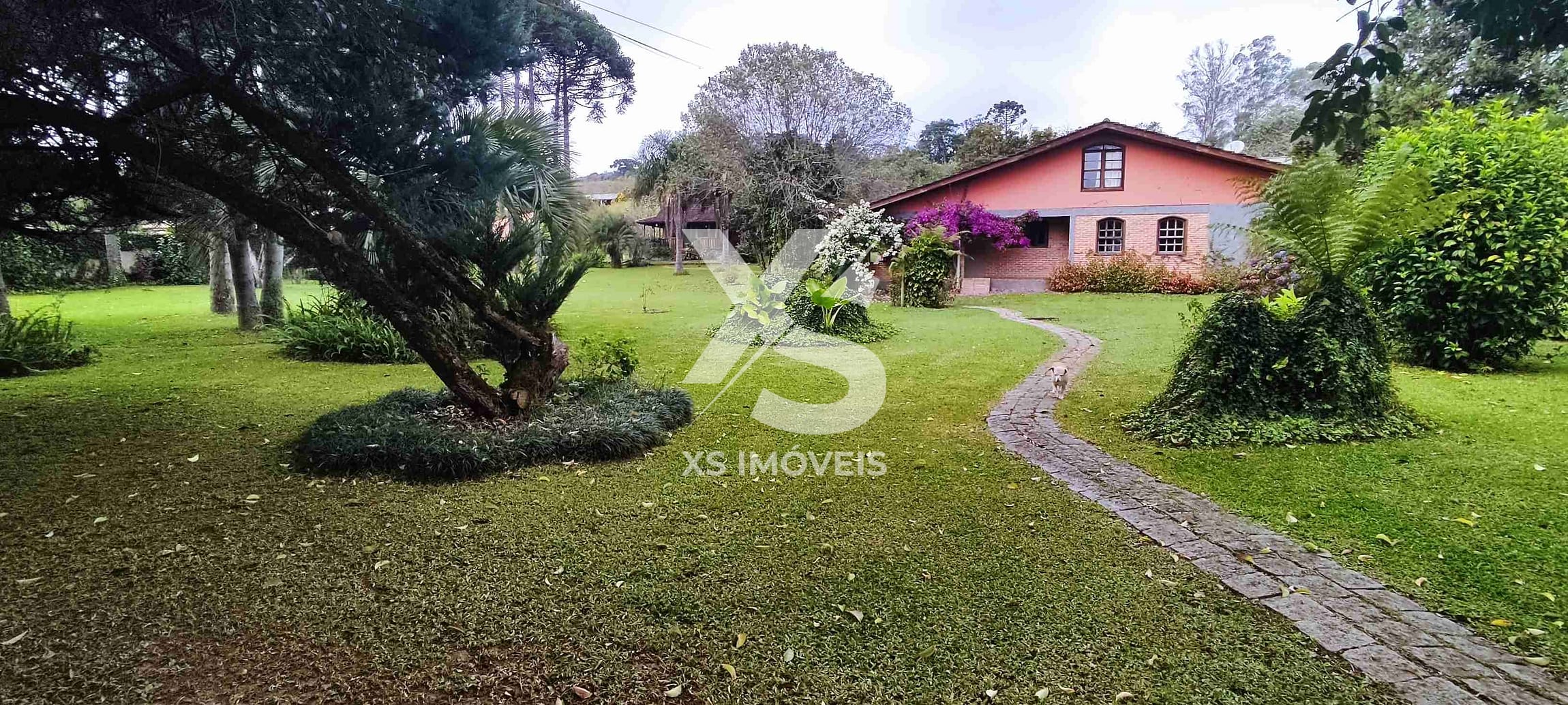 Chácara à venda com 4 quartos, 200m² - Foto 1
